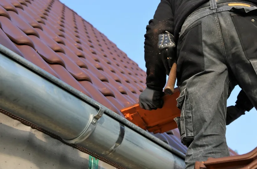 福山の屋根を見てきた職人が対応します